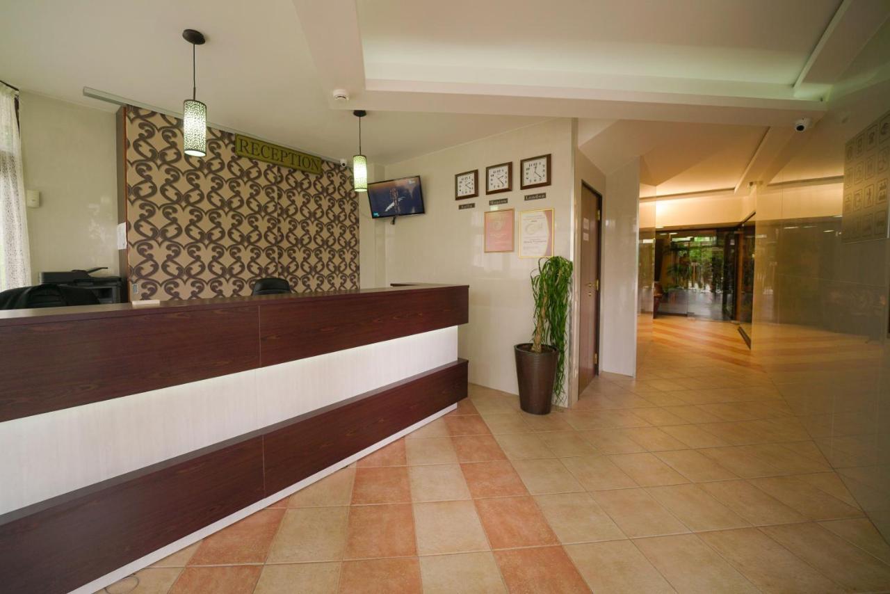 Apart Hotel Flora Residence Daisy Borowez Exterior foto